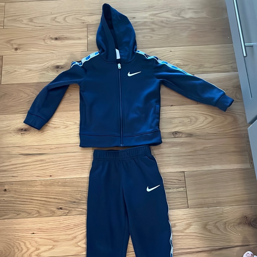 Nike toddler boy sweatsuit